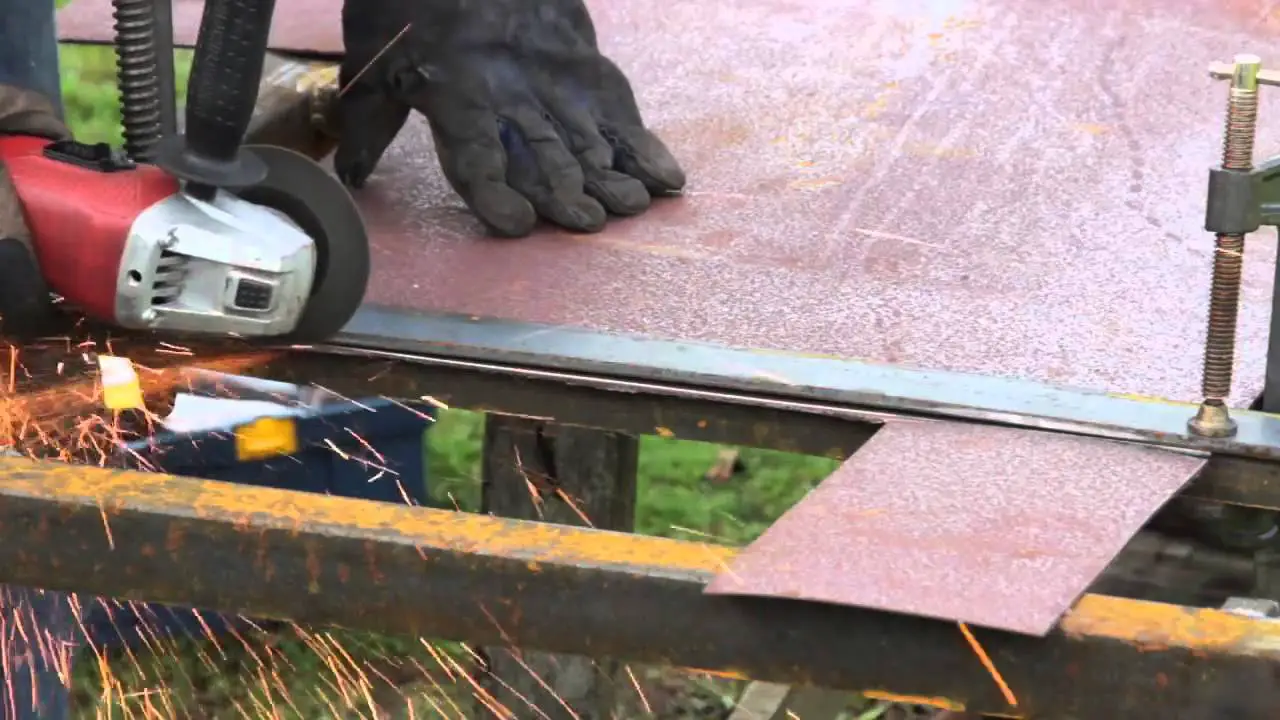 How to cut a straight line with an angle grinder